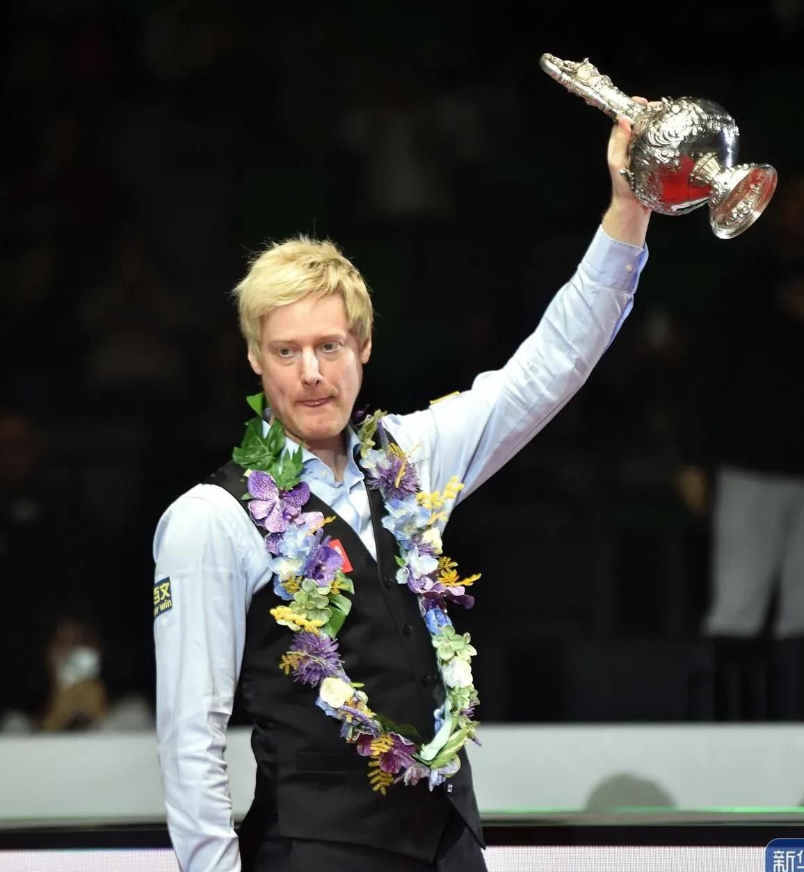 体育奥运冠军陈梦回到省乒羽中心 鼓励小队员“为梦想坚持”