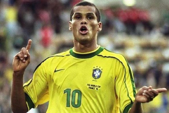 场流言左右 场流言左右